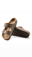 Load image into Gallery viewer, Birkenstock Arizona Big Buckle Oiled Leather (Regular) - Tobacco Brown