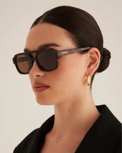 Load image into Gallery viewer, Banbé The Del Ray - Dark Havana Tort Hyde Boutique