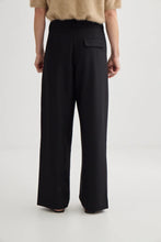 Load image into Gallery viewer, Laing Invert Pleat Trouser - Black