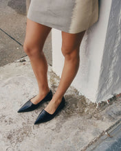 Load image into Gallery viewer, Chaos & Harmony Beatrix Flat - Black