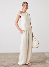 Load image into Gallery viewer, Esmaee View Blouse - Cream Crinkle Hyde Boutique