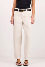 Load image into Gallery viewer, Stories be Told Tradition Stretch Soft Barrel Jeans - Ecru