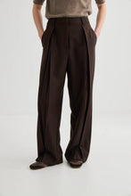 Load image into Gallery viewer, Laing Invert Pleat Trouser - Truffle