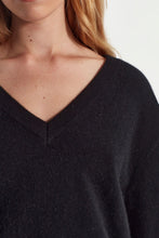 Load image into Gallery viewer, Juliette Hogan Dylan Sweater - Black Hyde Boutique