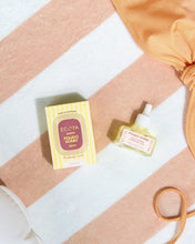 Load image into Gallery viewer, Ecoya Plug In Diffuser Fragrance Flask - Pomelo Sorbet