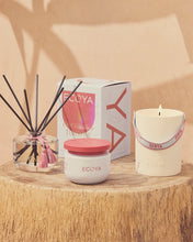 Load image into Gallery viewer, Ecoya High Summer Ceramic Candle - Coconut & Tuberose Hyde Boutique