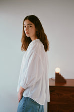 Load image into Gallery viewer, Mahsa Everyday Blouse - White Hyde Boutique