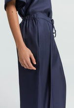 Load image into Gallery viewer, Jac + Jack Napa Pant - Darkest Navy Hyde Boutique