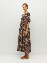 Load image into Gallery viewer, Juliette Hogan Vima Tunic Blush Petals Silk CDC - Soft Camelia Hyde Boutique