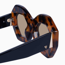 Load image into Gallery viewer, Valley Eyewear Opera - Honey Tort/ Black Gradient Lens  Hyde Boutique