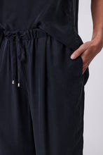 Load image into Gallery viewer, Marlow Reverb Pant - Black Hyde Boutique
