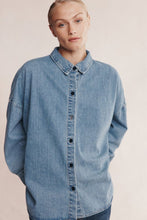 Load image into Gallery viewer, Marle Jordy Shirt - Light Wash 01 Hyde Boutique