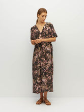Load image into Gallery viewer, Juliette Hogan Vima Tunic Blush Petals Silk CDC - Soft Camelia Hyde Boutique