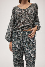 Load image into Gallery viewer, Marle Everly Top - Flora Marble Hyde Boutique