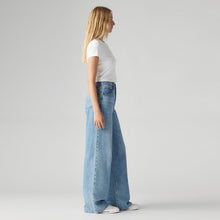 Load image into Gallery viewer, Levi's Cinch Baggy Jeans in Invested Indigo, side view on model