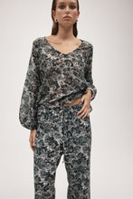 Load image into Gallery viewer, Marle Everly Top - Flora Marble Hyde Boutique