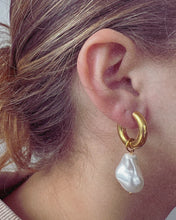 Load image into Gallery viewer, Castel & Co Pearl Earrings - Gold Hyde Boutique