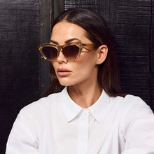 Load image into Gallery viewer, Valley Eyewear Piaf - Champagne w. Gold Metal / Brown Gradient Lens Hyde Boutique