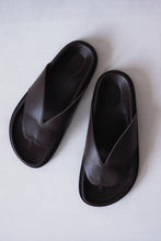 Load image into Gallery viewer, Commonplace Jean Jandal - Brown

