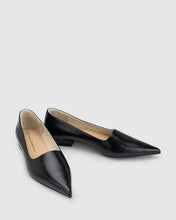 Load image into Gallery viewer, Chaos &amp; Harmony Beatrix Flat - Black
