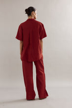 Load image into Gallery viewer, Caitlin Crisp Jimmy Jogger - Maroon Linen
