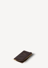 Load image into Gallery viewer, Saben Winona Card Holder - Cacao
