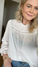 Load image into Gallery viewer, Drama The Label Bon Jour Blouse - White
