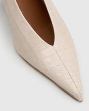 Load image into Gallery viewer, Rhys Croc Pump - Cream
