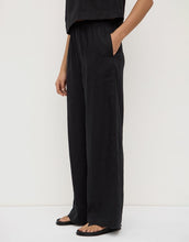Load image into Gallery viewer, Assembly Label Everyday Linen Pant - Black
