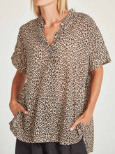 Load image into Gallery viewer, Sills Anita Print Top - Leopard Print
