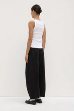 Load image into Gallery viewer, Assembly Label Lola Barrel Pant - Black
