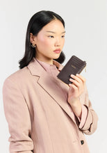 Load image into Gallery viewer, Saben Winona Card Holder - Cacao
