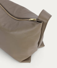 Load image into Gallery viewer, Deadly Ponies Midimese Bag - Dune

