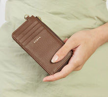 Load image into Gallery viewer, SABEN Winona Card Holder - Umber

