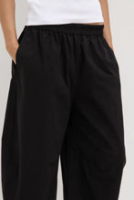 Load image into Gallery viewer, Assembly Label Lola Barrel Pant - Black
