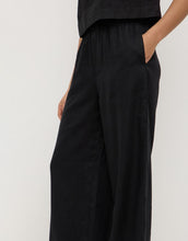 Load image into Gallery viewer, Assembly Label Everyday Linen Pant - Black
