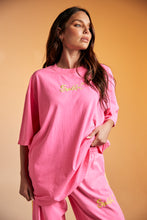 Load image into Gallery viewer, Sabbi The Stand Out Tee - Fluro Pink
