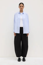 Load image into Gallery viewer, Assembly Label Lola Barrel Pant - Black
