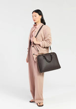 Load image into Gallery viewer, Saben Parker Briefcase - Cacao
