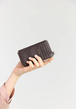 Load image into Gallery viewer, Saben Winona Card Holder - Cacao
