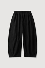 Load image into Gallery viewer, Assembly Label Lola Barrel Pant - Black
