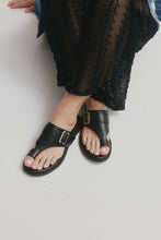 Load image into Gallery viewer, Chaos &amp; Harmony Yuna Slide - Black
