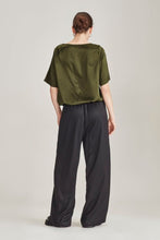 Load image into Gallery viewer, Sills + Co Amelia Silk Tee - Olive  Hyde Boutique   

