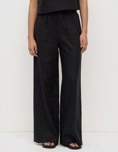 Load image into Gallery viewer, Assembly Label Everyday Linen Pant - Black
