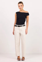 Load image into Gallery viewer, Stories be Told Tradition Stretch Soft Barrel Jeans - Ecru
