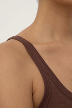 Load image into Gallery viewer, Assembly Label Charlie Rib Tank - Espresso

