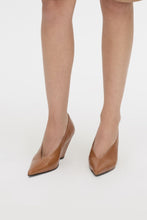 Load image into Gallery viewer, Rhys Pump - Tan Hyde Boutique

