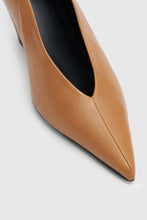 Load image into Gallery viewer, Rhys Pump - Tan Hyde Boutique
