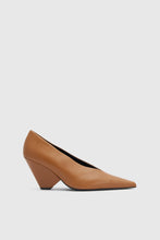 Load image into Gallery viewer, Rhys Pump - Tan Hyde Boutique
