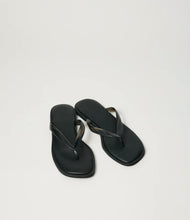 Load image into Gallery viewer, Remain Jello Thong - Black
